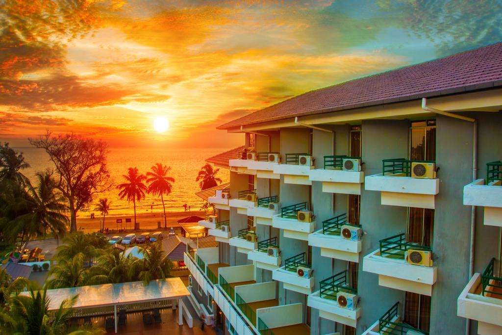 Akar Beach Resort Port Dickson Exterior photo