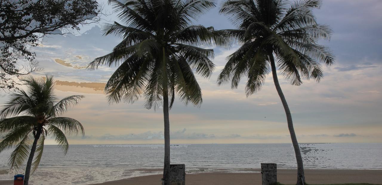 Akar Beach Resort Port Dickson Exterior photo